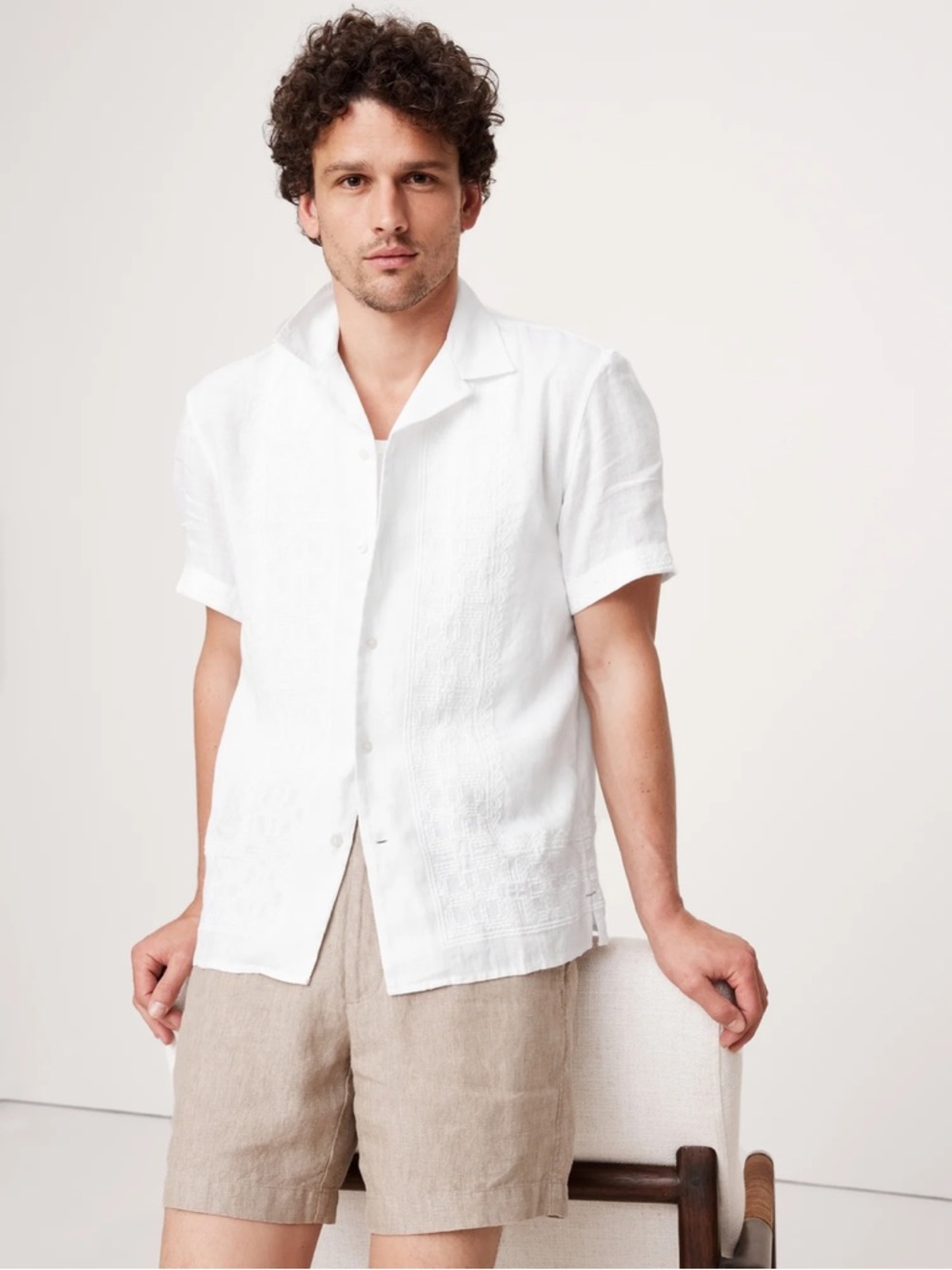 BANANA REPUBLIC STANDARD-FIT EMBROIDERED LINEN RESORT SHIRT
